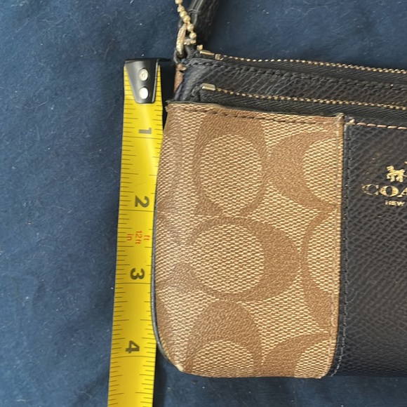 Coach wristlet - Picture 4 of 4